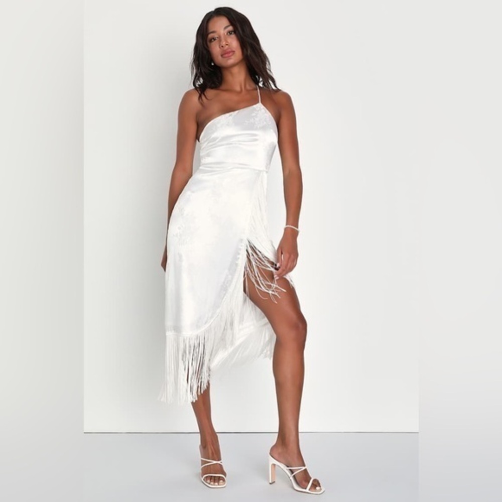 LULU’S ON THE DANCEDLOOR JACQUARD FRINGE ONE-SHOULDER MIDI DRESS